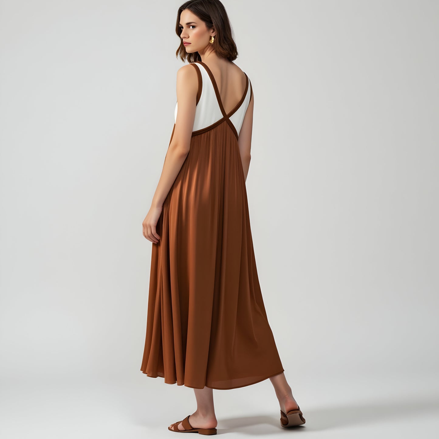 Sleeveless Colorblock Maxi Dress with Empire Waist and V-Neckline