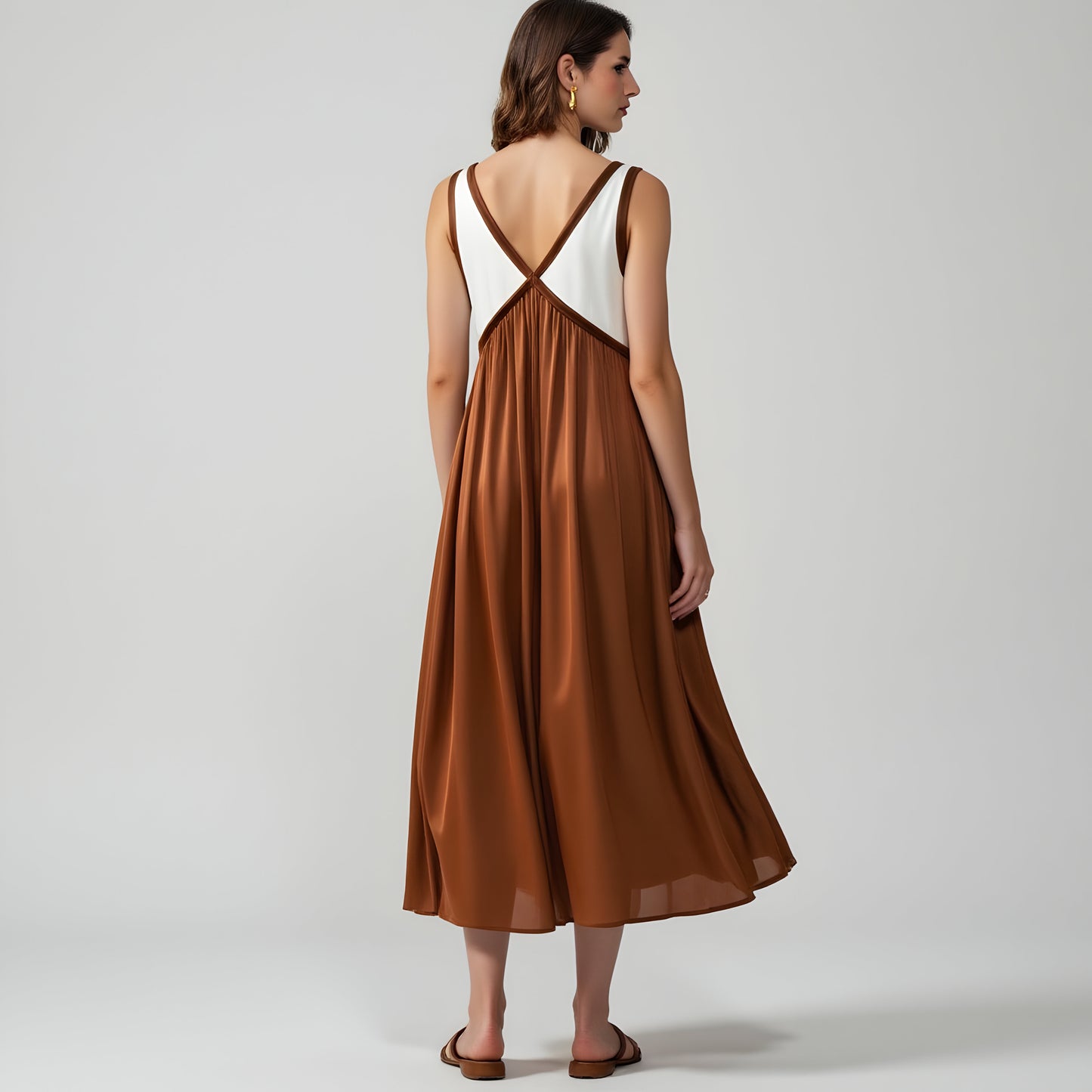 Sleeveless Colorblock Maxi Dress with Empire Waist and V-Neckline