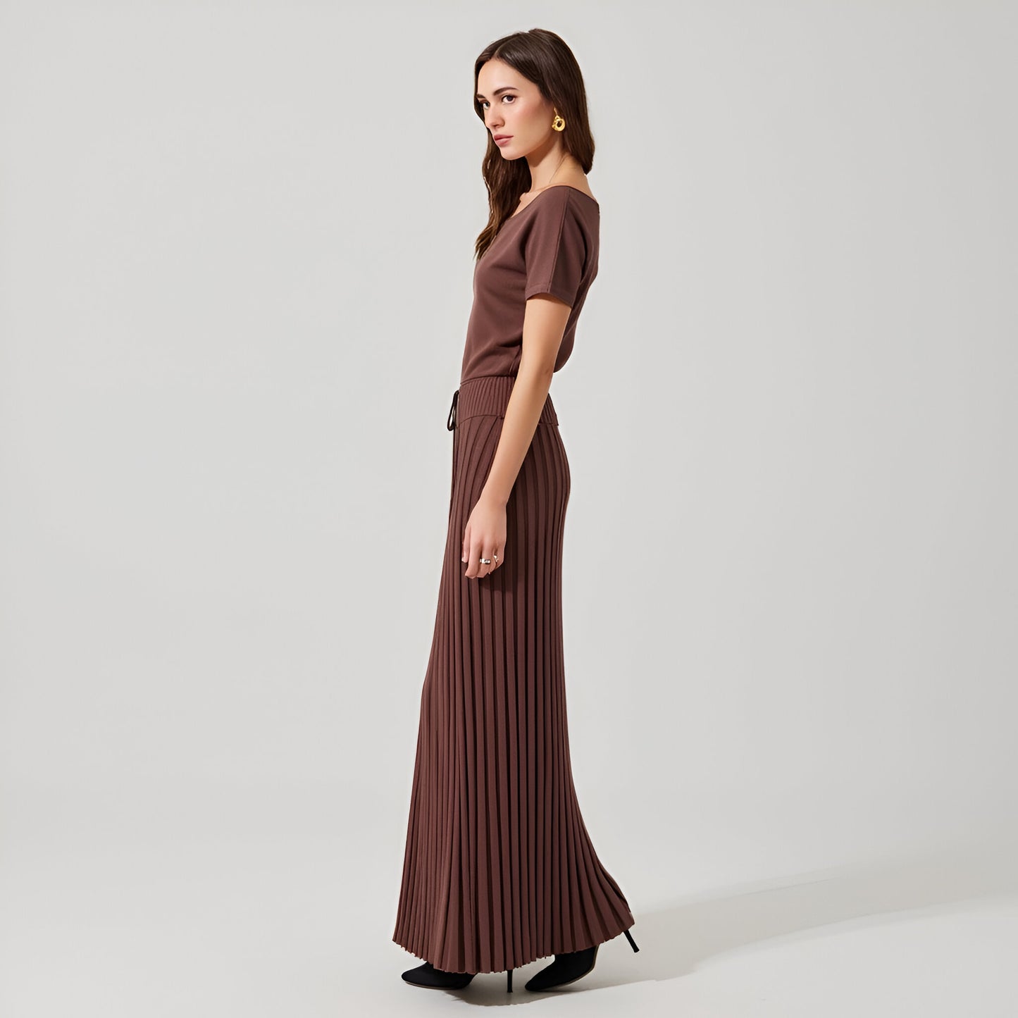 Knit Pleated Maxi Dress with Round Neckline, Short Sleeves and Belt Tie