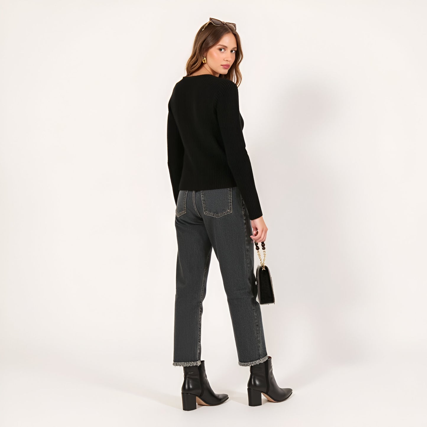 Ribbed Knit V-Neck Cardigan with Long Sleeves and Fitted Shape
