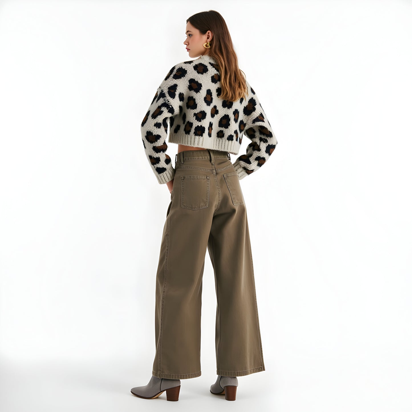 Cropped Leopard Print Sweater with Ribbed Hem and Long Sleeves