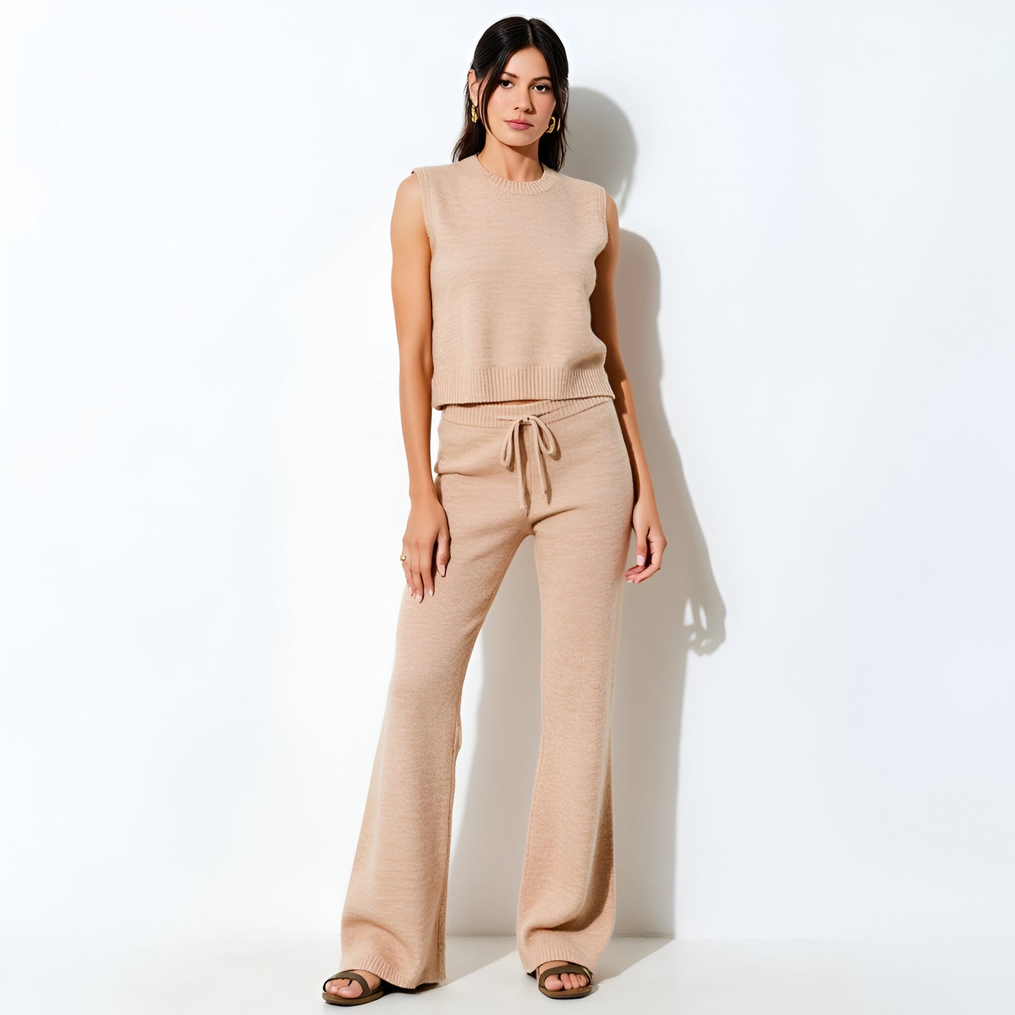 Cropped Sleeveless Knit Tank with Ribbed Trim and Soft Pullover Design