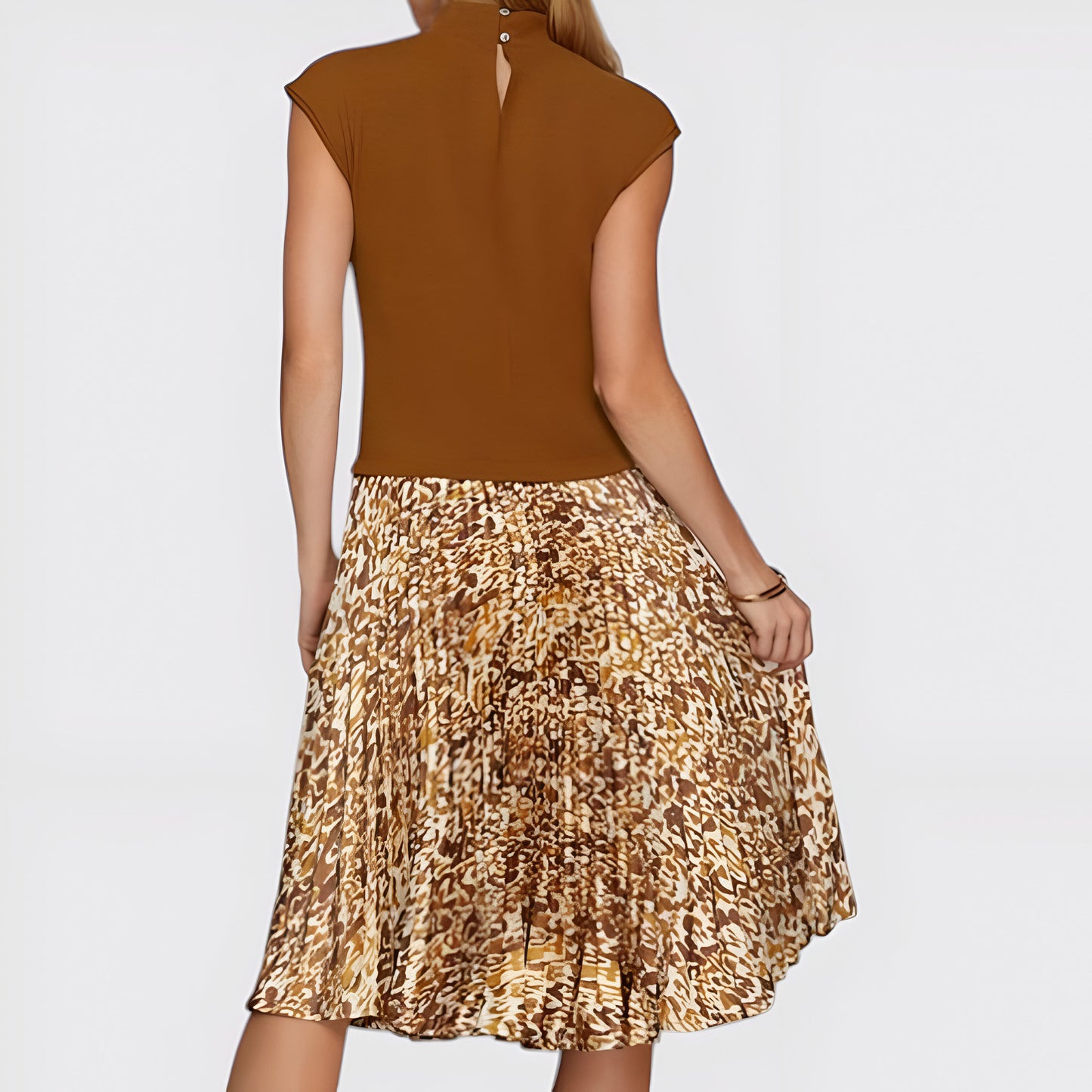 Animal Print Pleated Midi Dress with Fitted Bodice and Flowing Skirt