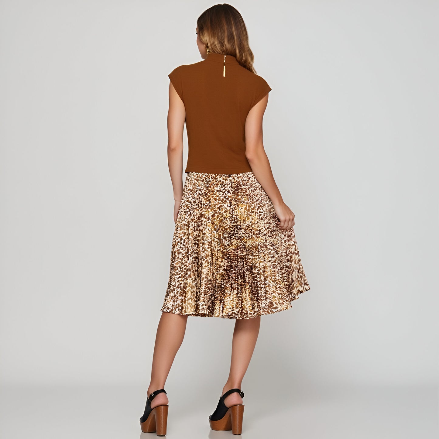 Animal Print Pleated Midi Dress with Fitted Bodice and Flowing Skirt