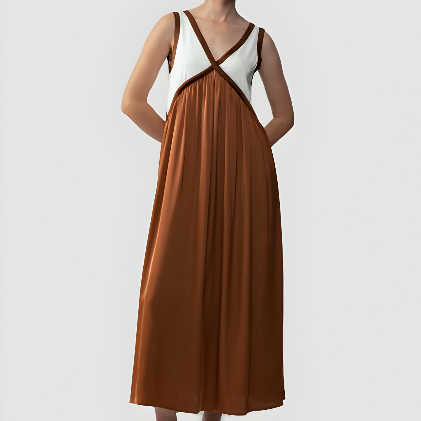 Sleeveless Colorblock Maxi Dress with Empire Waist and V-Neckline