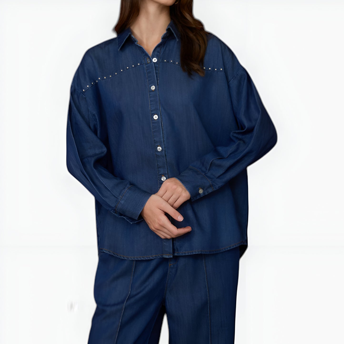 Classic Button-Up Denim Shirt with Contrast Stitching and Long Sleeves